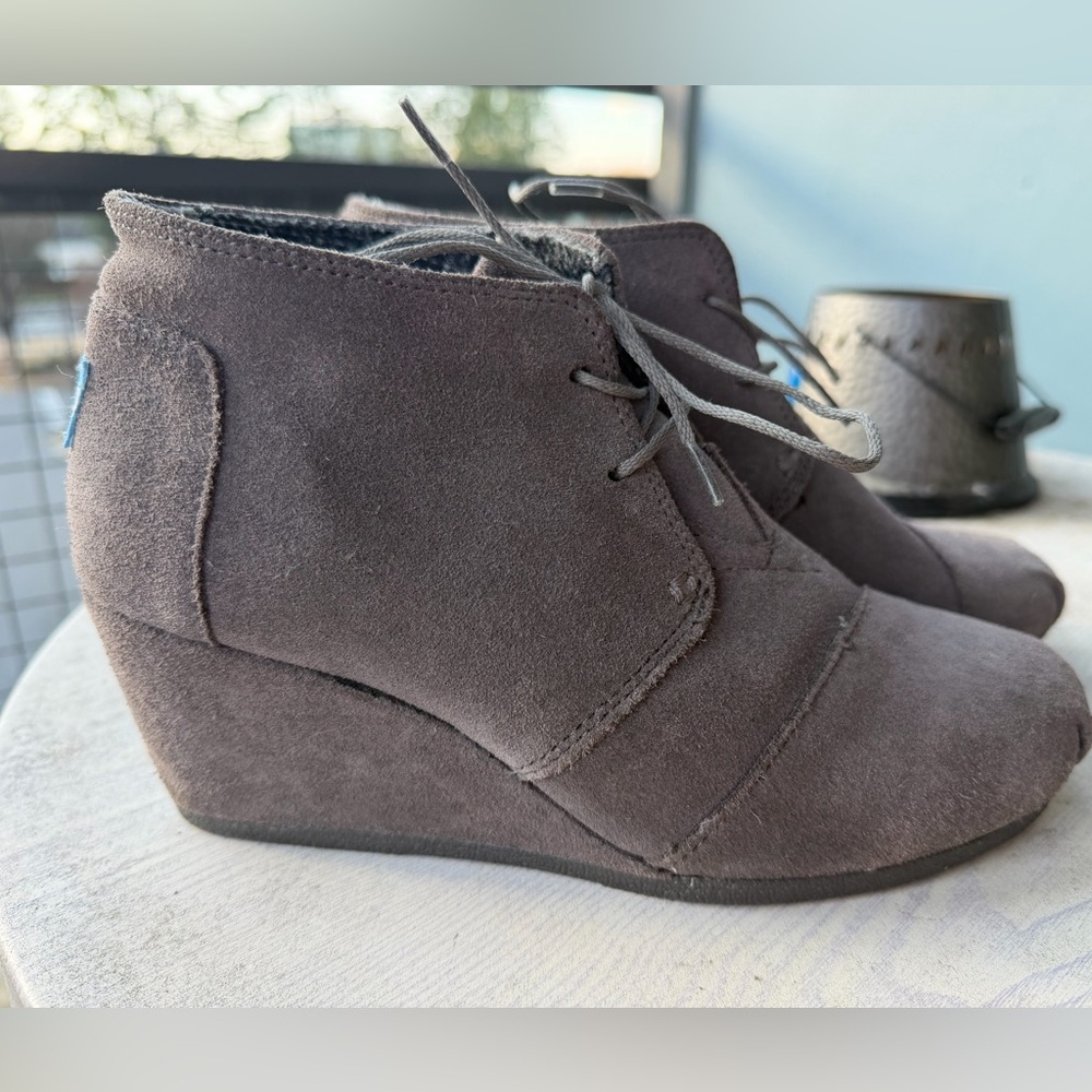 Toms Gray Charcoal Suede Wedge Heel Ankle Booties W 7.5